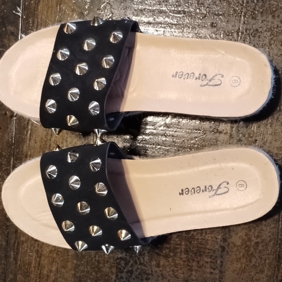 Slip-ons - Picture 3 of 4